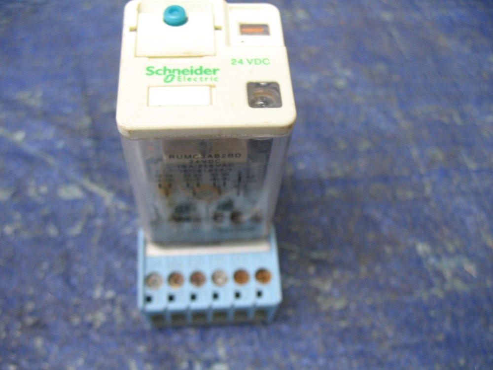 SCHNEIDER ELECTRIC TELEMECANIQUE RELAY RUMC3AB2BD with Base RELECO S3-B