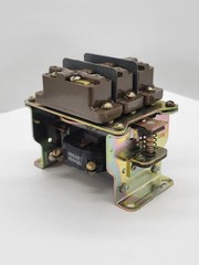 Square D 8501 PO-3 AC Magnetic Relay 8A 3P 600V 120/110V Coil Bolt On
