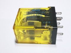 HC1E-AC220V SDS RELAIS Plug-in Power Relay 220VAC SPDT 5A 250VAC 5Pin Amber Seal