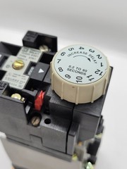 Square D 8501 X020XTE1V02 AC Control Relay w Timer Attachment 120/110V Coil