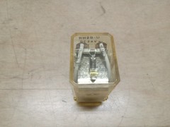 Idec RH2B-U 24V Relay 8 Prong
