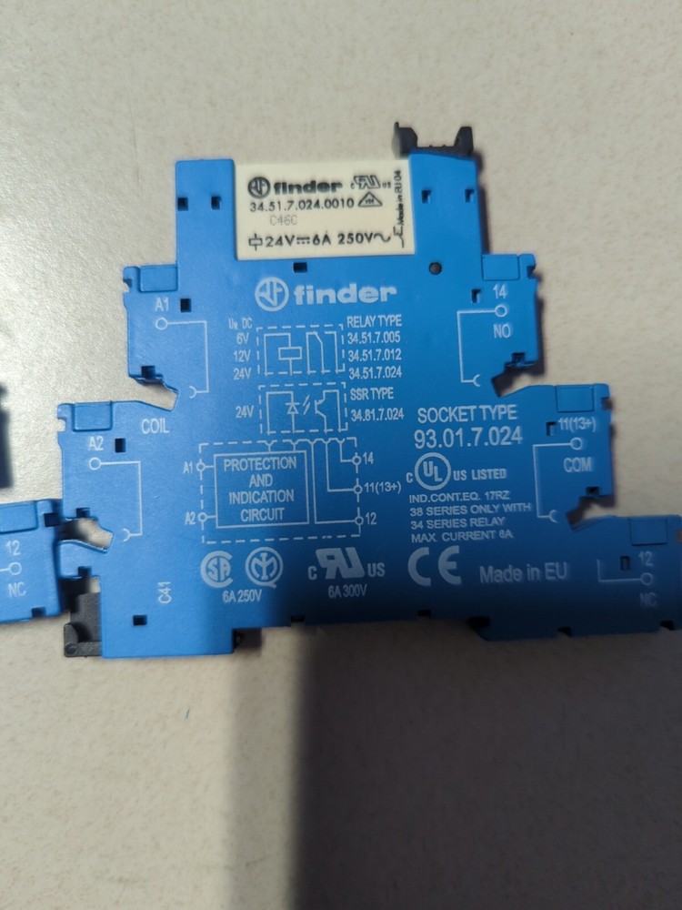 Finder 34.51.7.024.0010 Relay And Socket 93.01.7.024 LOT OF 2