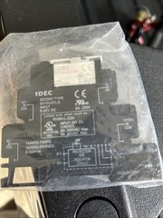 IDEC SV1H-07L-5 RV8H Relay with RV1H-G-D24-C1D2 Din Rail Mount RV8H-C1D2 USED