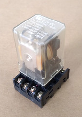 LINE ELECTRIC CO. TYPE MKH2A RELAY WITH DS-8-A YOUND ELECTRIC BASE