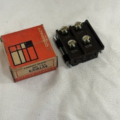 New In Box Cutler Hammer E30KLA4 Pushbutton Contact Block Oil Tight 600V