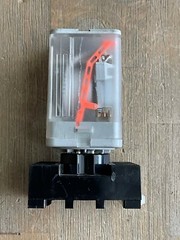 ALLEN BRADLEY 700-HA32A1 SER A RELAY 8 PIN 120VAC W/SOCKET BASE 700-HN125 SER A