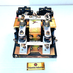 GENERAL ELECTRIC 124F422X52 CONTACTOR / RELAY 200A CONTACT 1D154G42A COIL