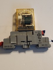 Idec RH1B-U Relay 24VDC with SH1B-05 Relay Socket 10A Free Shipping