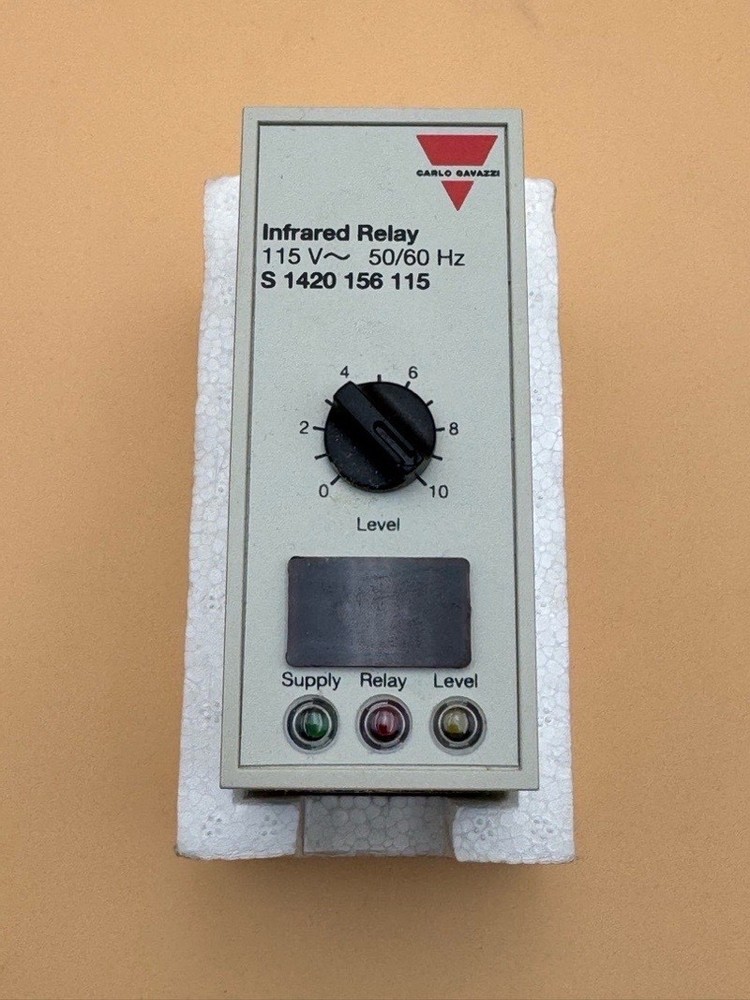 CARLO GAVAZZI S 1420 156 115 LEVEL RELAY 115V 50/60HZ 11 PIN S1420156115 New