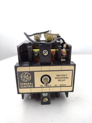 GE General Electric CR120B D02041 Series A 600 Volt Industrial Relay