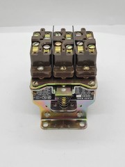 Square D 8501 PO-3 AC Magnetic Relay 8A 3P 600V 120/110V Coil Bolt On
