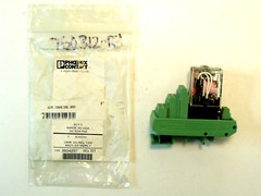 NIB Phoenix Contact 5604257 Model UMK 33-REL 120/4X21-ST-W/RLY Relay Module