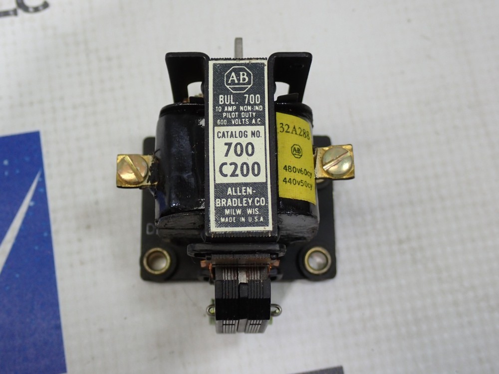 Allen Bradley 700 C200 Relay 10A 600V BUL. 700 Coil 32A288 480V60cy 440V50cy