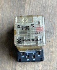 ALLEN BRADLEY 700-HA32Z24 SER A RELAY 24VDC 8 PIN W/700-HN100 SER B SOCKET BASE