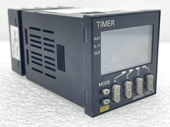 OMRON H5CX-L8 TIMERS RST w SOCKET TYPE P2CF-08