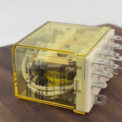 Idec RH4B-U-DC24V Plug-In Relay, 4 PDT, 10A, 24 VDC USIP