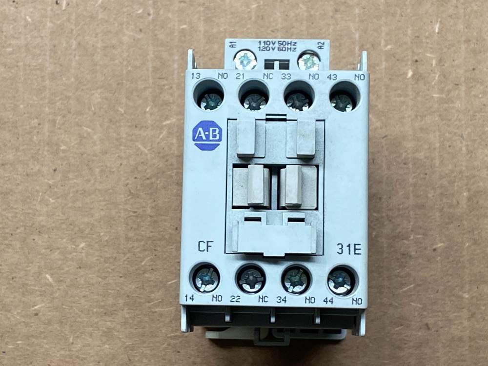 New Allen Bradley 700-CF310D Control Relay 120 VAC Coil