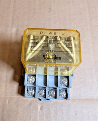IDEC RH4B-U-DC24V General Purpose Relay w/ SH4B-05 Base, 4PDT, 10A, 24VDC (NEW)