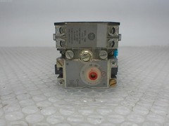 ALLEN BRADLEY 700DC-P400Z24 SER.D RELAY 24V W/700-PT SER.D TIME DELAY UNIT NSNP