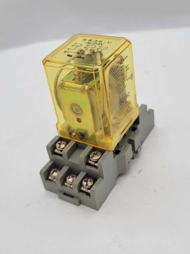 Idec RR3B-U General Purpose Relay w Socket 10A 3P 120V 11Pin 24V Coil