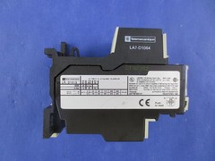 TELEMECANIQUE LR2 D15 OVERLOAD RELAY WITH LA7-D1064, COIL TRIP: 5.5-8A. TESTED