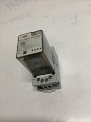 Allen Bradley 700-HA33A1 Relay W/ 700-HN101 Base L-910