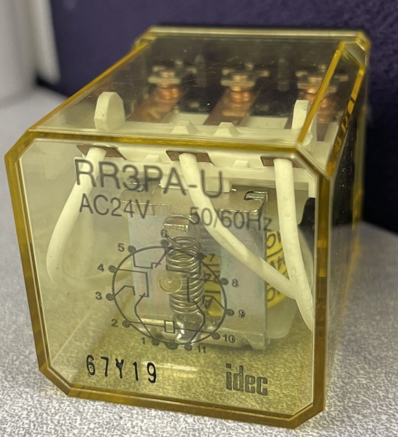 IDEC RR3PA-UAC24V Power Relay, 3PDT 10A 24VAC, 11-Pin Octal, RR Series