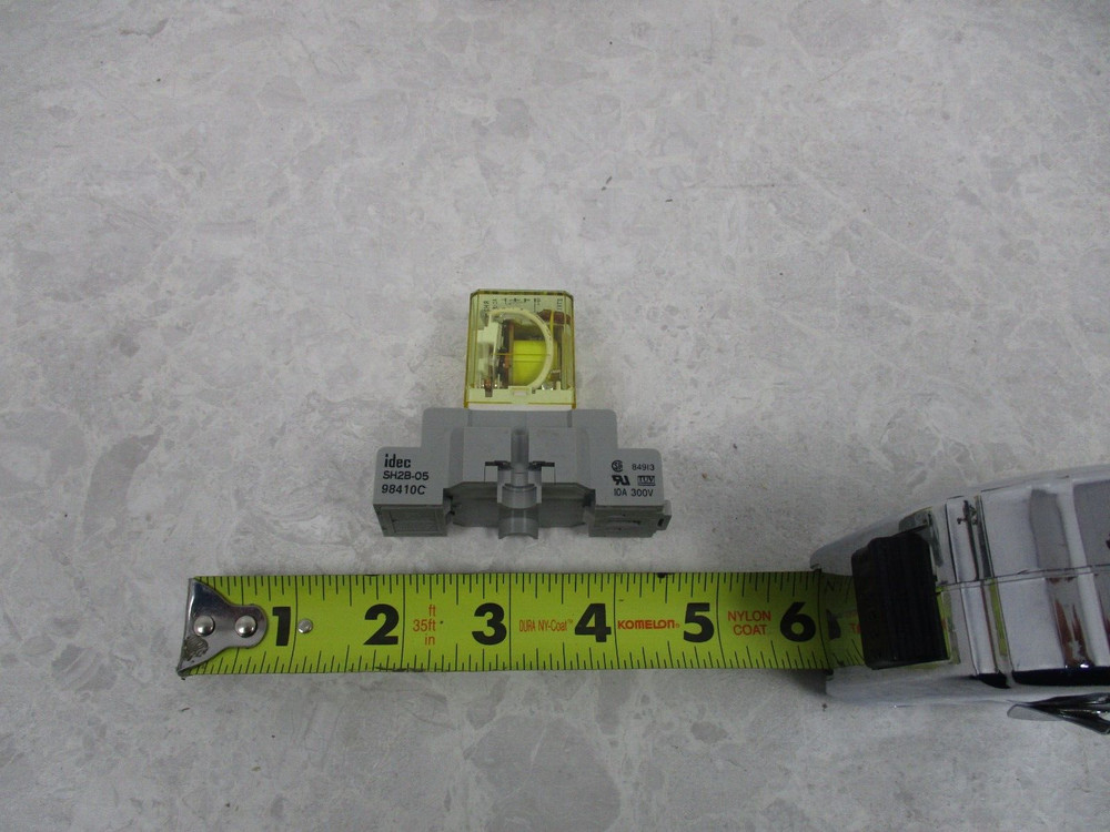 IDEC RH2B-UL AC12V RELAY w/ SH2B-05 BASE, T1365