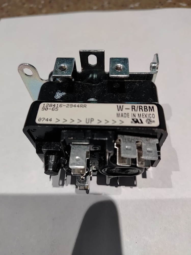 OEM Steveco Essex 90-65 RBM Type 128000 Potential Relay ** NOS