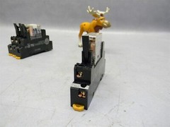 Allen Bradley 700-HN122 Ser A Relay Base w/ 75088 Relay Lot of 4