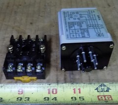 OMRON APR-S phase reversal relay 200/220 VAC with socket