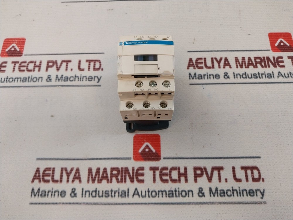Telemecanique/Schneider Electric CAD50 Control Relay 110V 50/60Hz