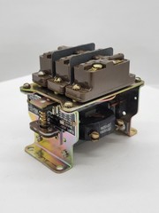 Square D 8501 PO-3 AC Magnetic Relay 8A 3P 600V 120/110V Coil Bolt On