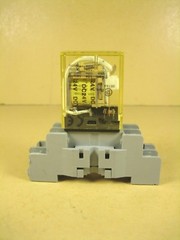 Idec RY2S-U w/ Socket SY2S-05