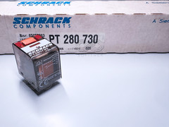 PT280730 SCHRACK Miniature Plug-in Relay 230VAC DPDT 12A 250VAC W/ Test Button