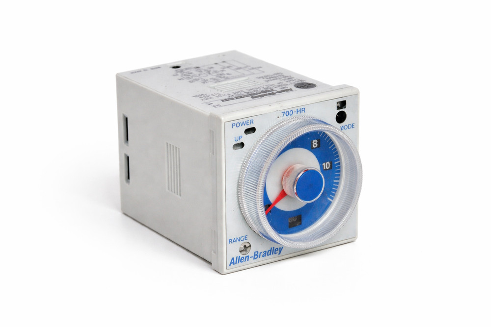 NEW ALLEN BRADLEY 700-HR52TA17 SER. C 100-240VAC 0-12S