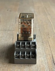 SQUARE D 8501 RS4 SER B RELAY 120V 14 PIN WITH 8501 NR45 SOCKET BASE