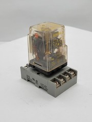 Square D 8501 KP12P14V14 Plug-In Relay w Socket 10A 250V 8Pin Series D 24V Coil