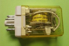 IDEC RR2P-UL RELAY DC24V