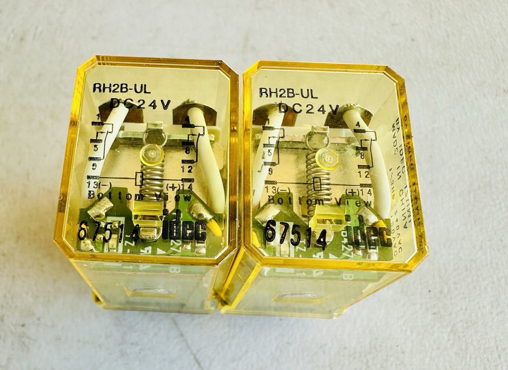 Lot Of 2! idec Relay RH2B-UL DC 24 V