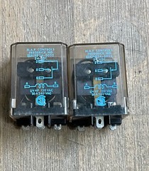N.A.P CONTROLS 12A19D24-0032 RELAYS 24VDC 5 PIN LOT OF 2