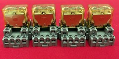 IDEC RELAY RH4B-UL D DC24V w/ BASE SH4B-05C 300V 10A – 1 LOT QTY 4