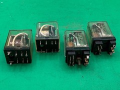 Lot of 4 Assorted Plug-In Power Relays Magnecraft Zettler V700 12V 24V RE
