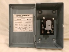 Cutler Hammer Motor Control Box 9575 A-C Relay Control 110 Volts 60 Cycles 518