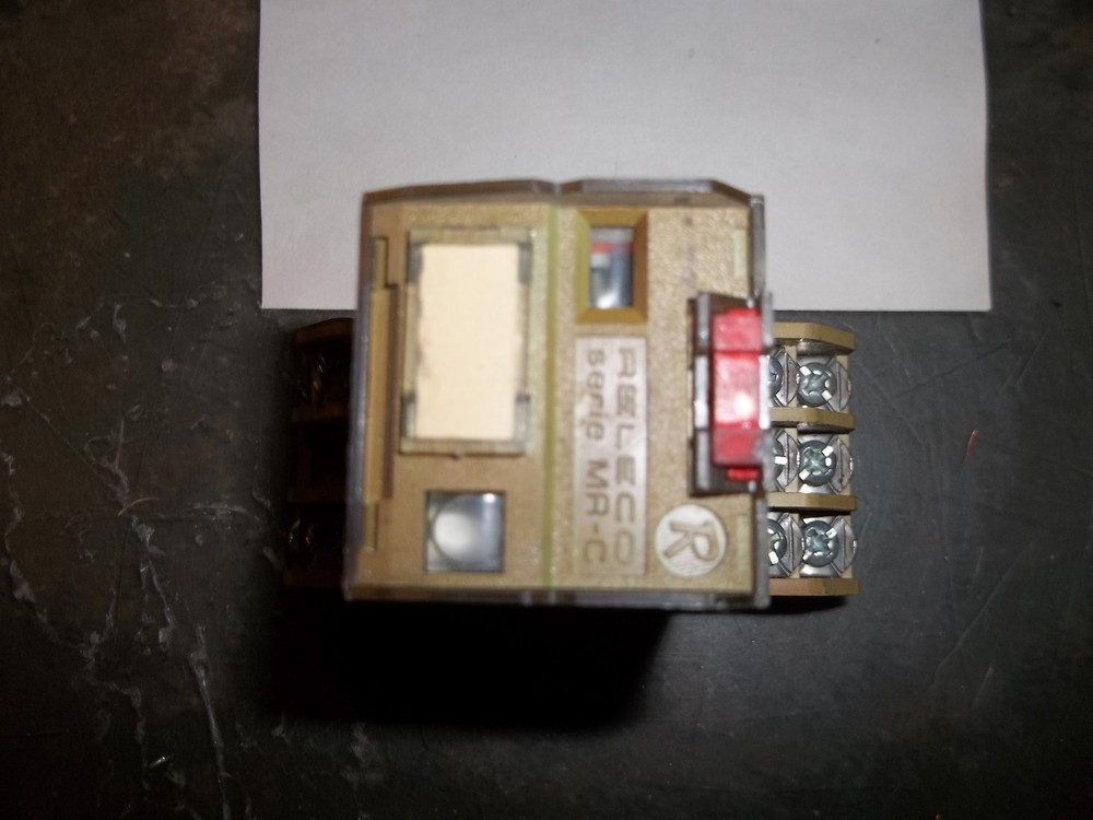 RELECO SERIES MR-C C3-A30 X RELAY W/ SOCKET BASE (DR3B1)