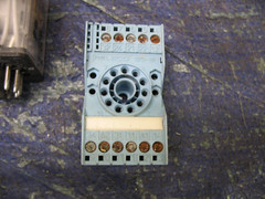SCHNEIDER ELECTRIC TELEMECANIQUE RELAY RUMC3AB2BD with Base RELECO S3-B