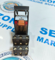 Schrack PT570730 Relay With Socket 230v~ ES15/3N 12A 300VAC Made In Italy