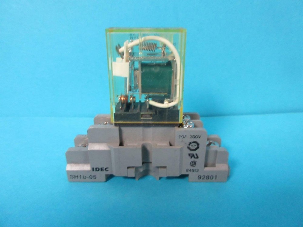 IDEC RH1B-U DC24V 61Z12 RELAY WITH BASE SH1B-05 10A 300V 92801 84913 USED