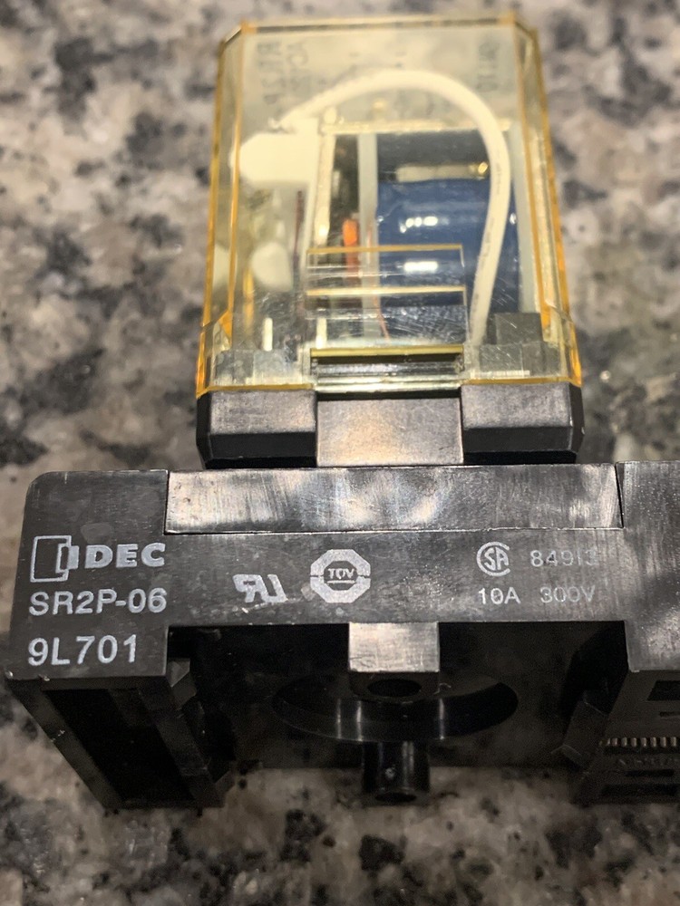 RR2P-U RELAY 220VAC 50/60HZ 8 PIN WITH RELAY SOCKET BASE ANLY 9L701