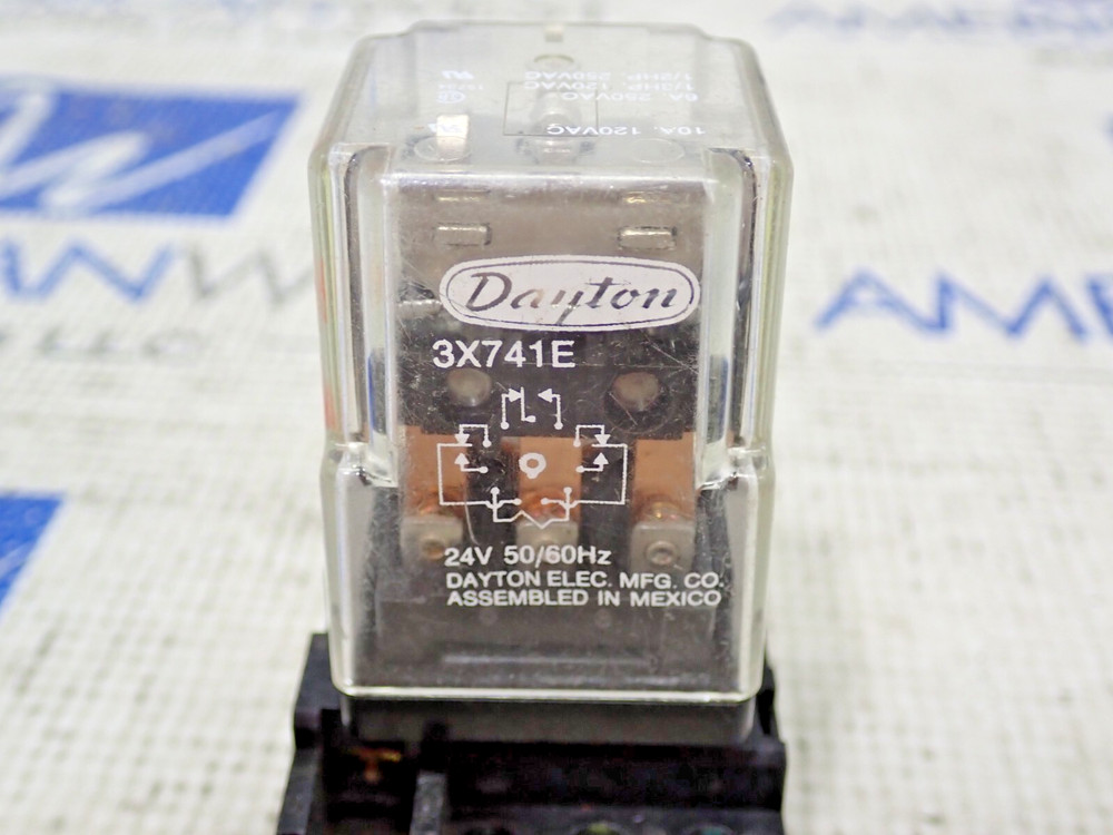 Dayton 3X741E 24 Volt Relay with socket base 05Y9HP